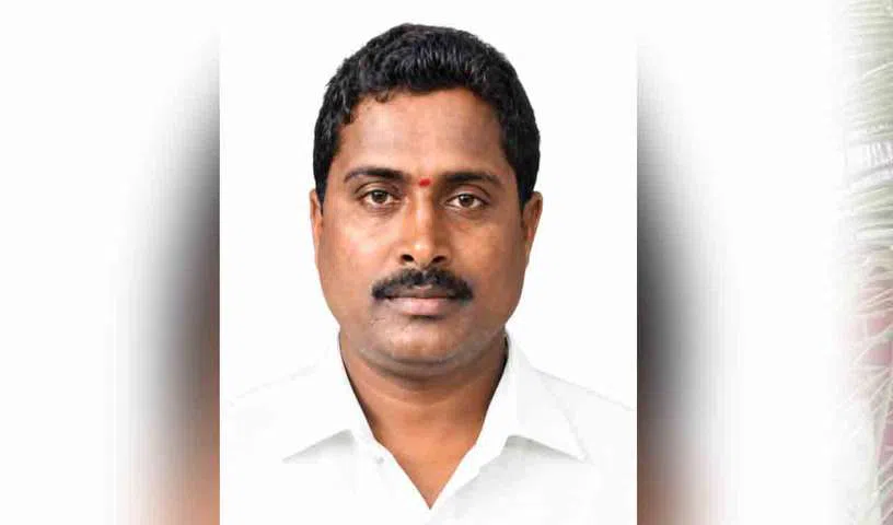 పొలానికి నీళ్లు పెట్టేందుకు వెళ్లి పాముకాటుతో రైతు మృతి